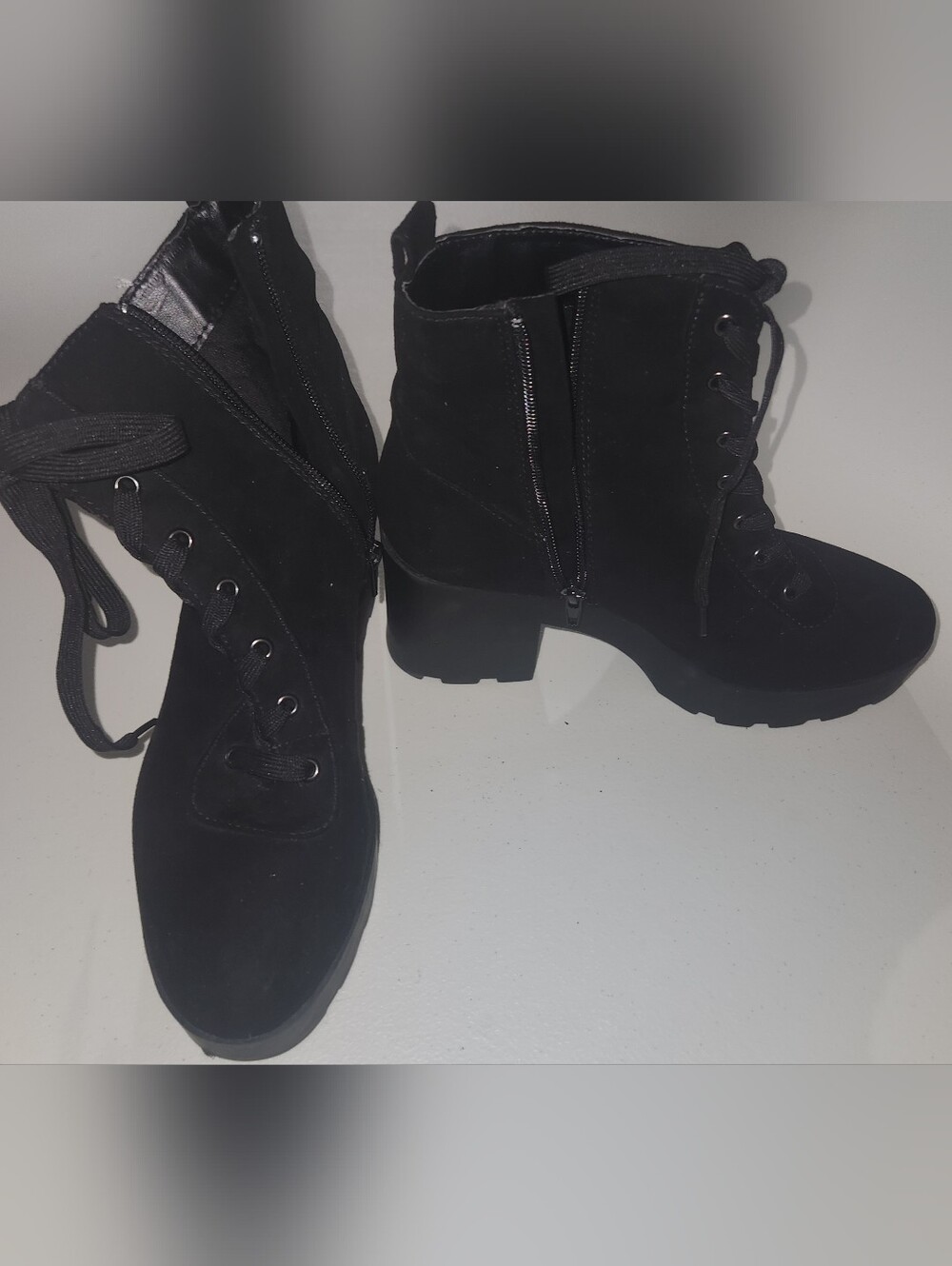 Bamboo Faux Suede Lace-Up Side Zip Women's Ankle Boots Size 9